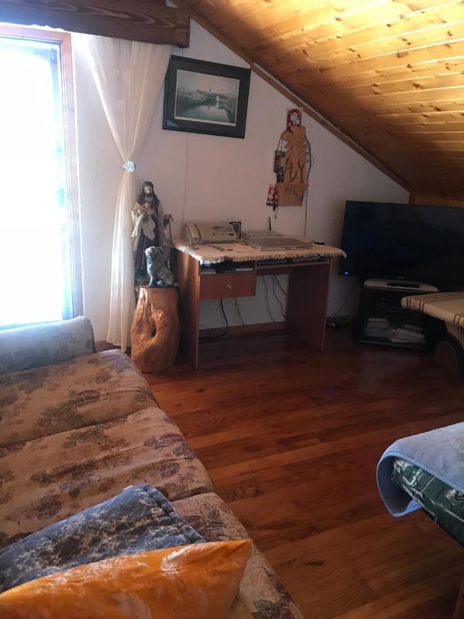 Apartman Nadia Karlobag Exteriör bild